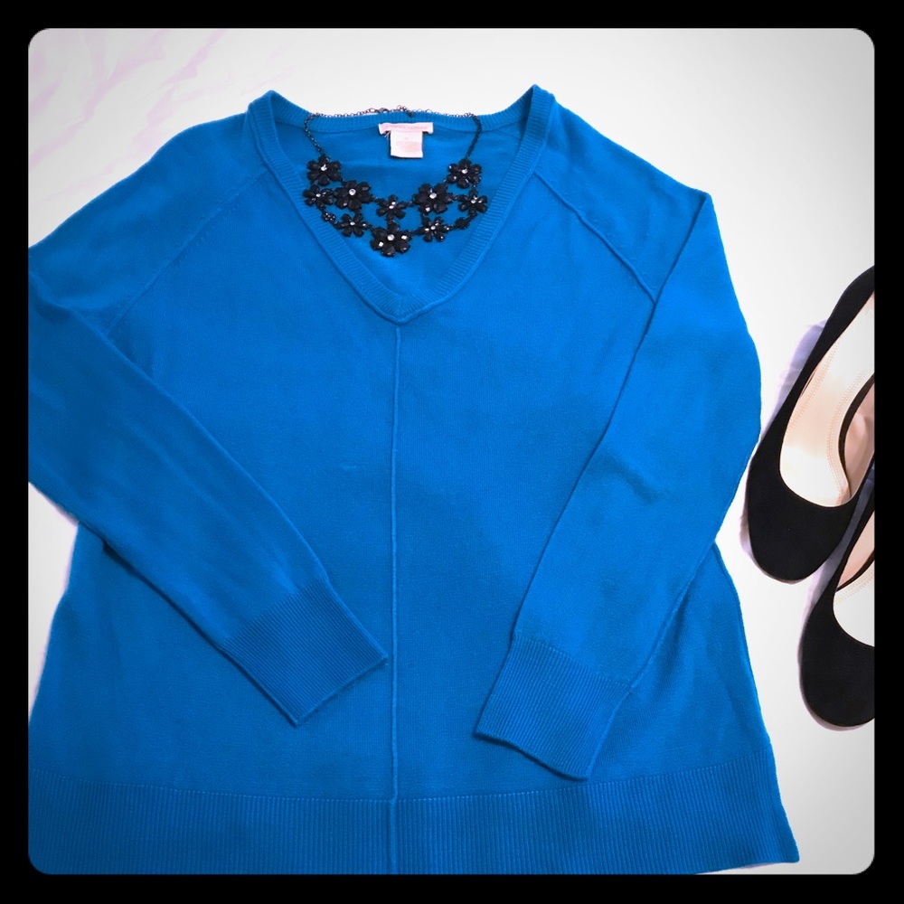 🍁Blue VNeck Sweater - size XL🍁